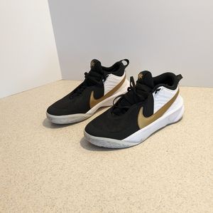 Nike Size 6y(youth medium with) HUSTLED X - SU21 basketball shoes.